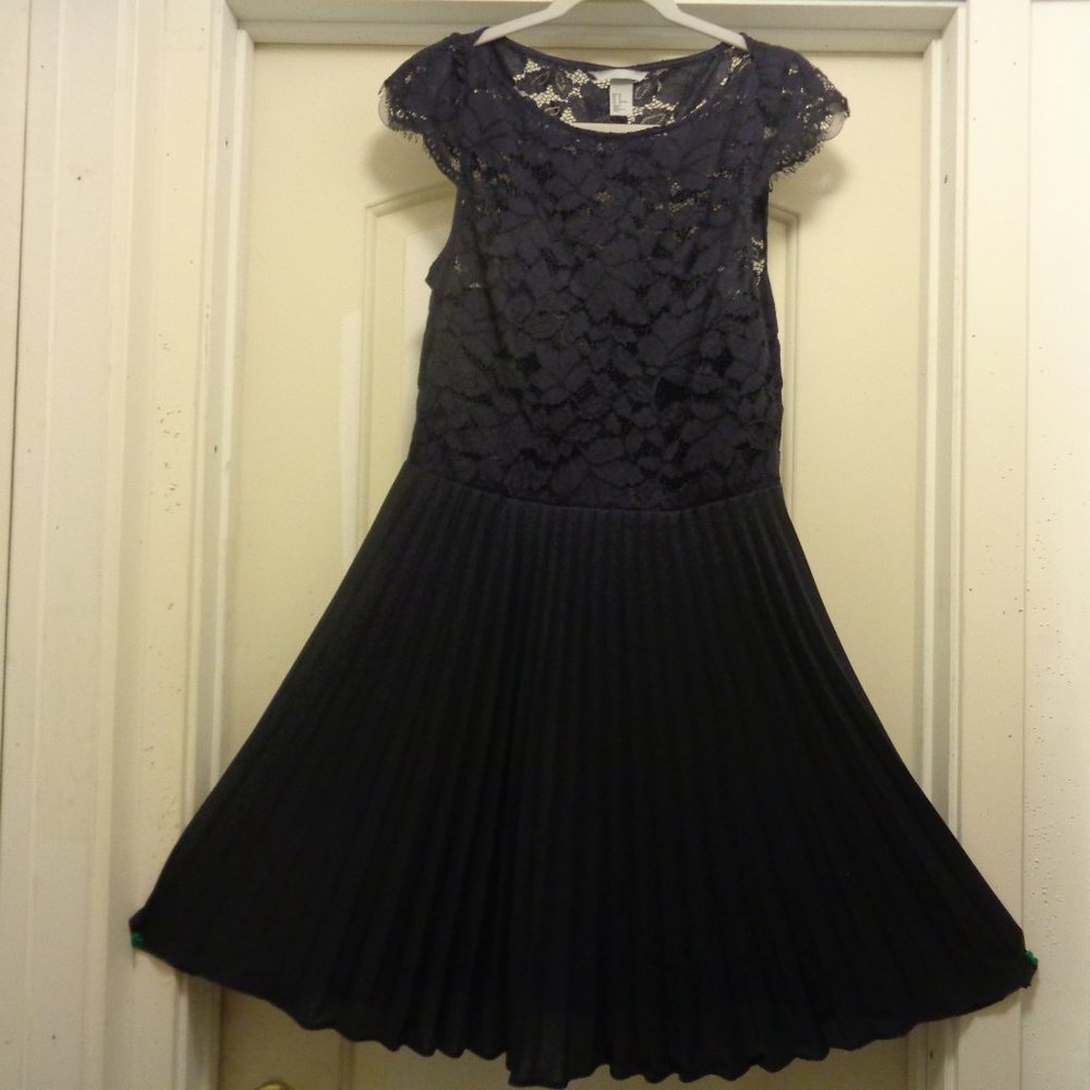 H & M NAVY AND BLACK LACE CHIFFON DRESSY DRESS 10